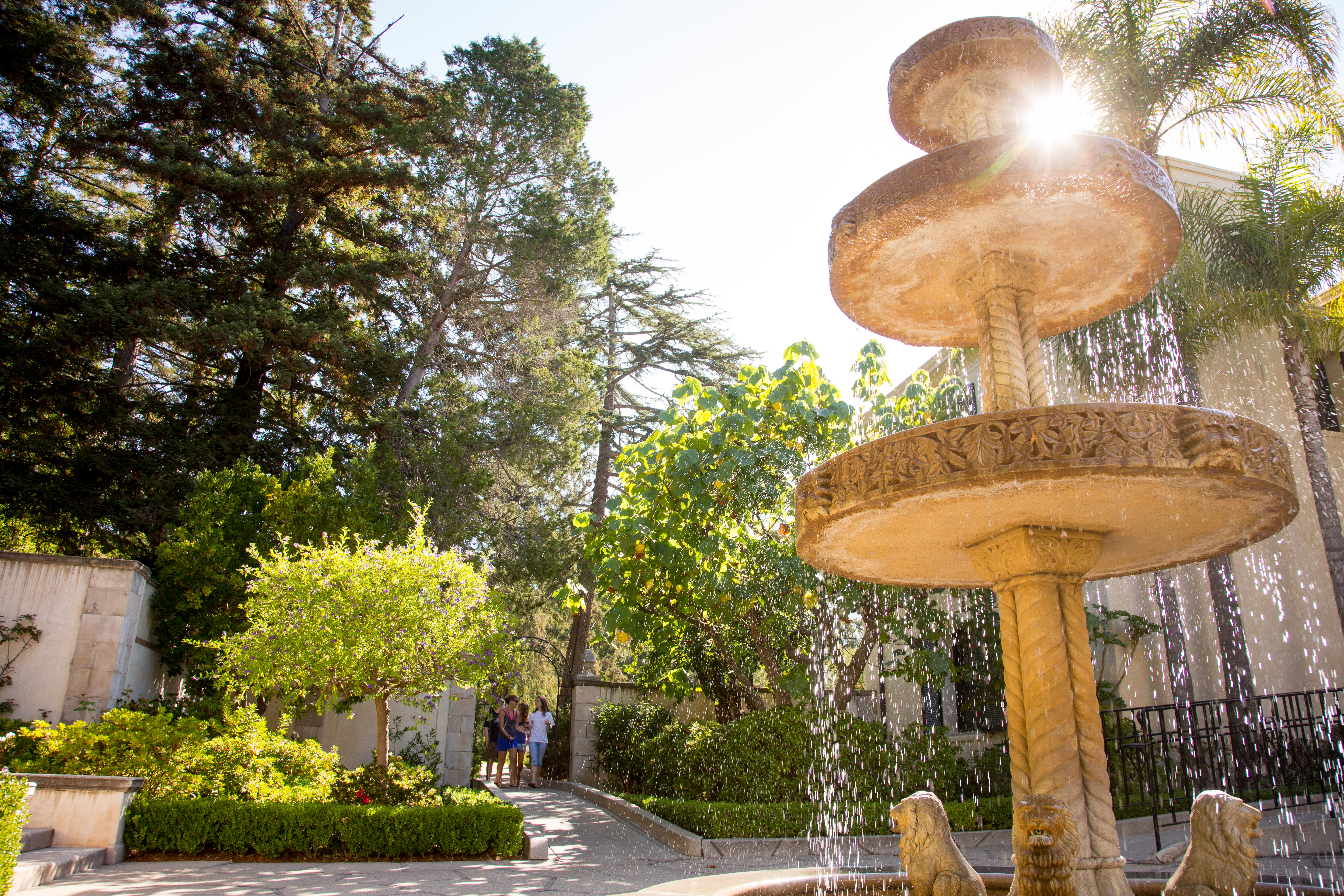 students visiting westmont campus